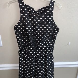 👛👛Forever 21 womens juniors black white trinagle dress back cut out